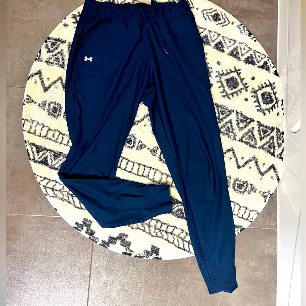 Under Armour- size x-small-7/8  length joggers.